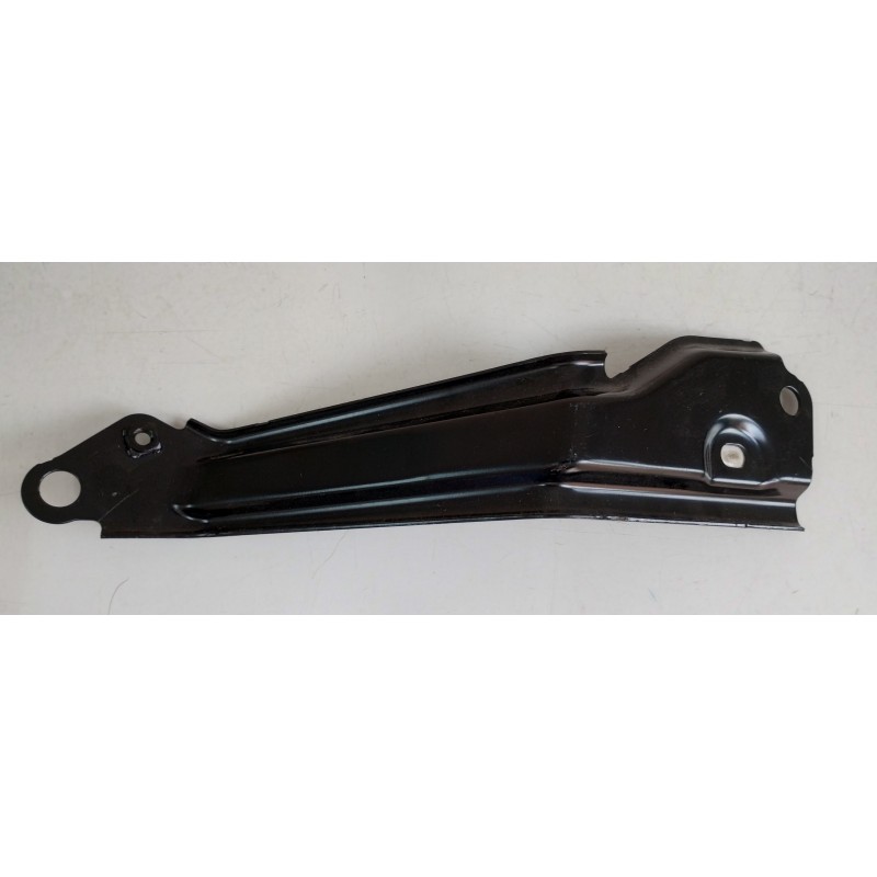 f31605fama Staffa parafango anteriore inferiore lato destro Nissan Micra dal 2017