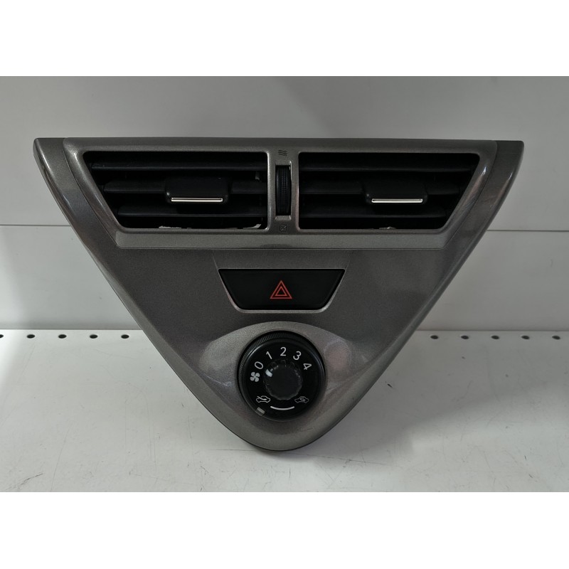 5567074010 Griglia di ventilazione centrale Cruscotto Toyota iQ