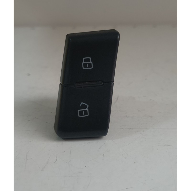 8P1962107F Comando chiusura porte Audi A3 8P