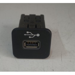 735600659 Presa Usb Jeep...