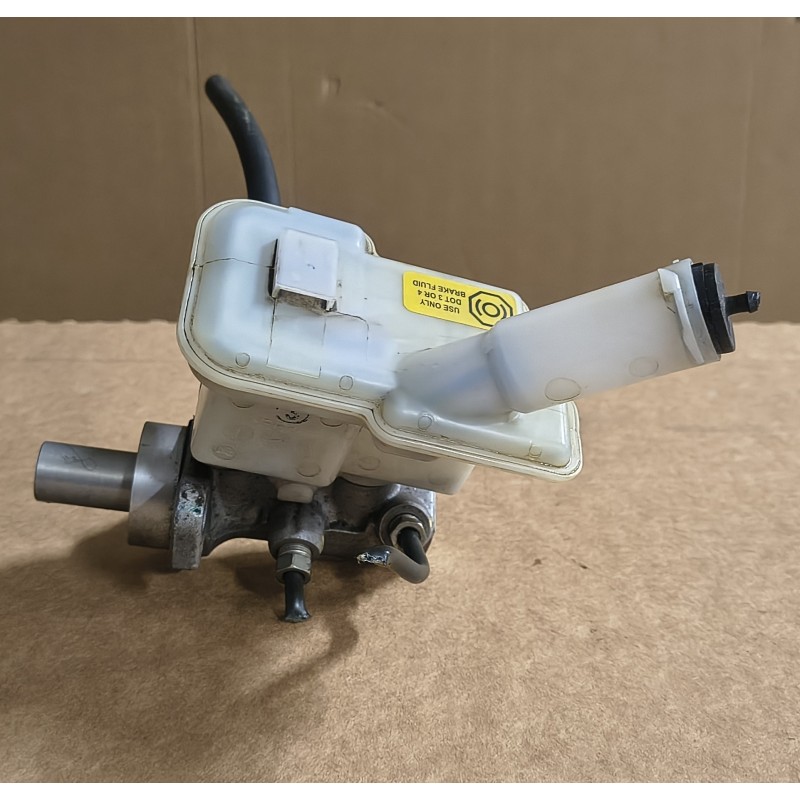 D60101HB2B Pompa freno Nissan Micra K13